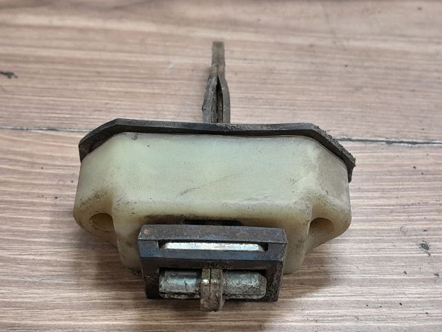 bontott SUZUKI SWIFT II Jobb hátsó Ajtóhatároló