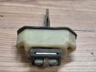 bontott SUZUKI SWIFT II Jobb hátsó Ajtóhatároló