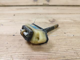 bontott SUZUKI SWIFT II Jobb hátsó Ajtóhatároló