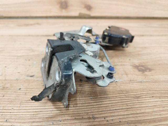 bontott SUZUKI SWIFT II Jobb hátsó Ajtózár