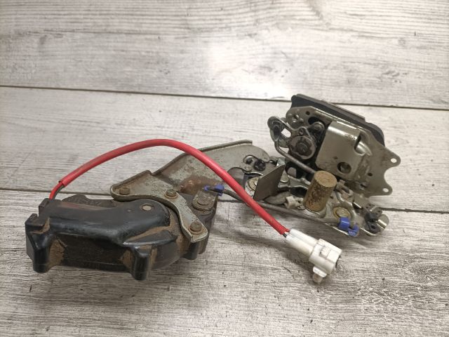 bontott SUZUKI SWIFT II Jobb hátsó Ajtózár