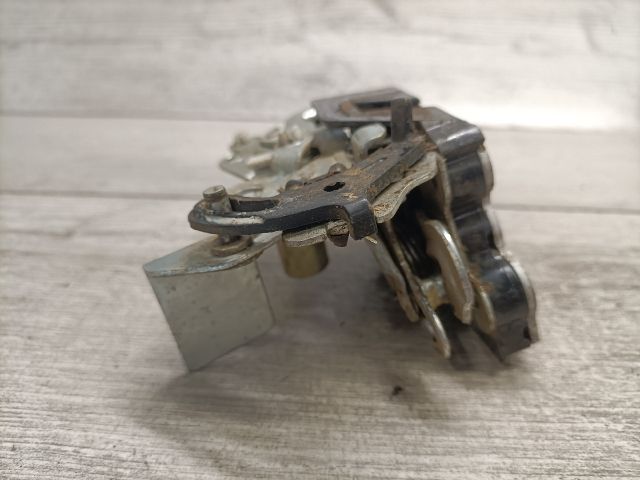 bontott SUZUKI SWIFT II Jobb hátsó Ajtózár