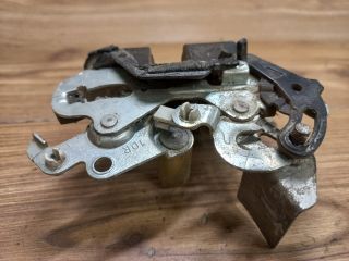 bontott SUZUKI SWIFT II Jobb hátsó Ajtózár