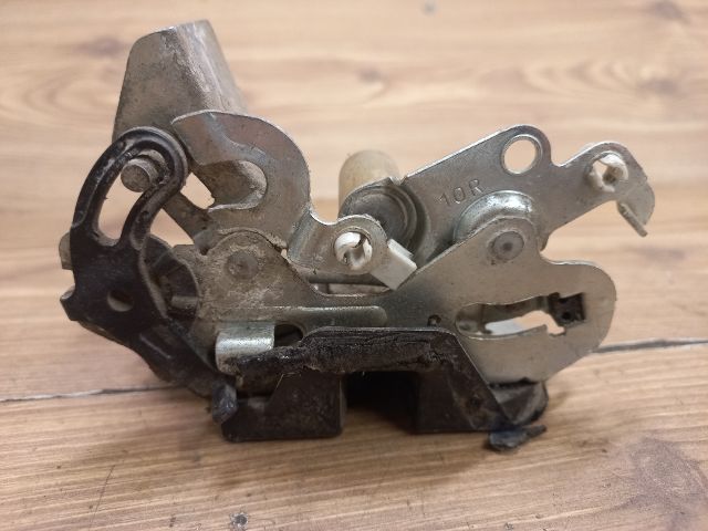 bontott SUZUKI SWIFT II Jobb hátsó Ajtózár