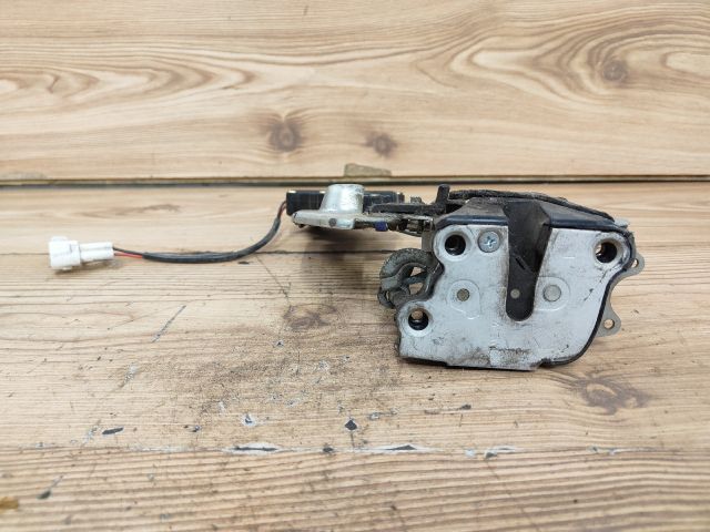 bontott SUZUKI SWIFT II Jobb hátsó Ajtózár