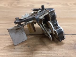 bontott SUZUKI SWIFT II Jobb hátsó Ajtózár