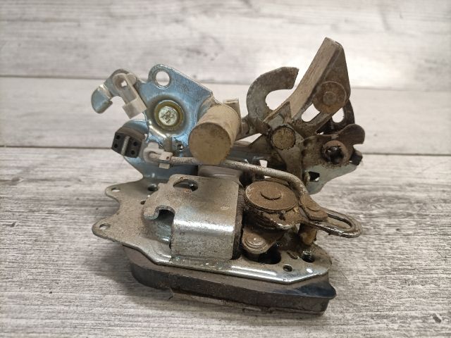 bontott SUZUKI SWIFT II Jobb hátsó Ajtózár