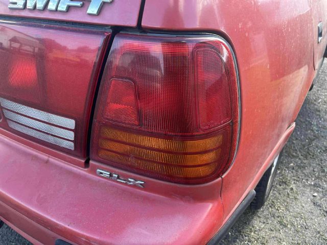 bontott SUZUKI SWIFT II Jobb hátsó Dobbetét (Kerékjárati, Műanyag)