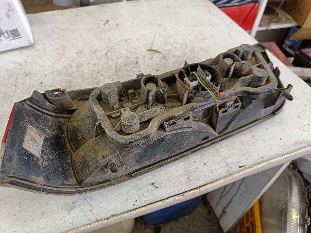 bontott SUZUKI SWIFT II Jobb Hátsó Lámpa