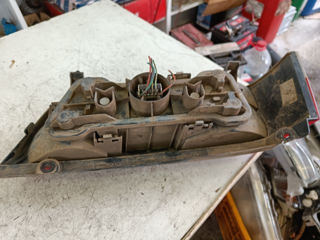 bontott SUZUKI SWIFT II Jobb Hátsó Lámpa