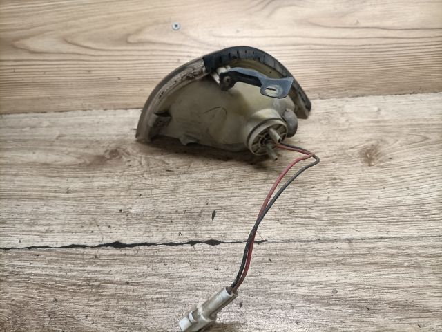 bontott SUZUKI SWIFT II Jobb Helyzetjelző