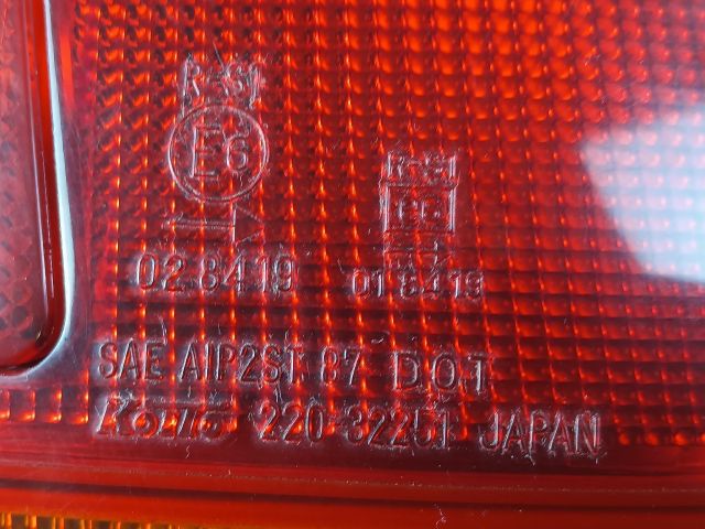 bontott SUZUKI SWIFT II Jobb Külső Hátsó Lámpa