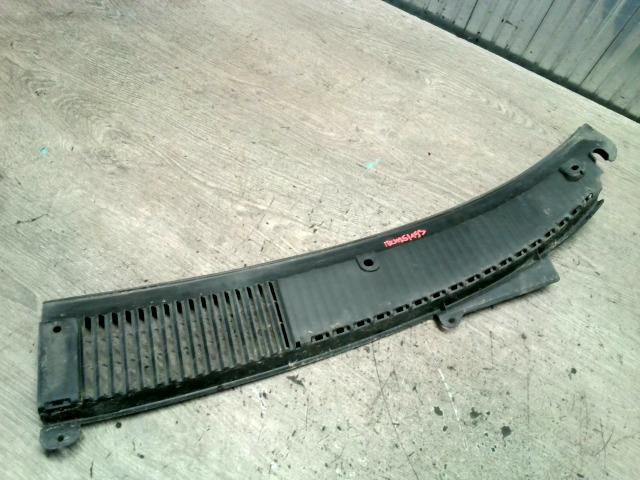 bontott SUZUKI SWIFT II Jobb Levélrács Záróvég