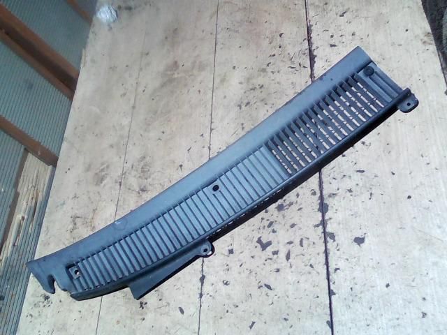 bontott SUZUKI SWIFT II Jobb Levélrács Záróvég