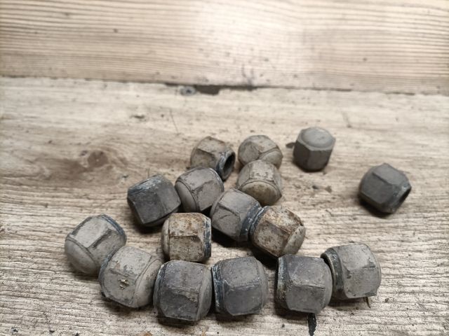 bontott SUZUKI SWIFT II Kerék Csavar Szett