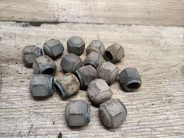 bontott SUZUKI SWIFT II Kerék Csavar Szett