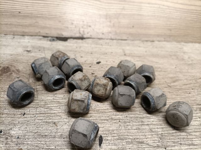 bontott SUZUKI SWIFT II Kerék Csavar Szett