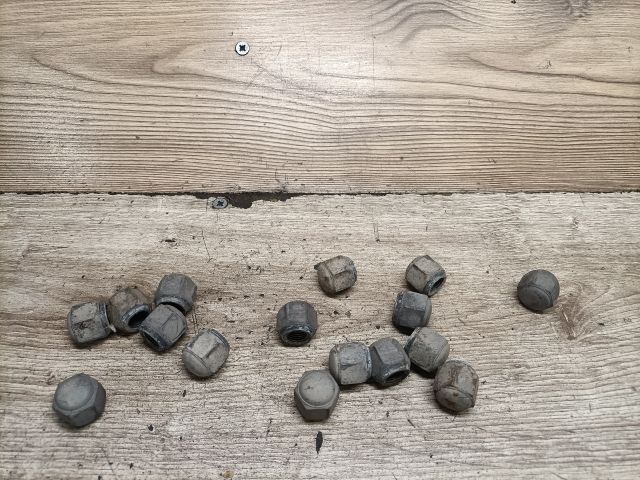 bontott SUZUKI SWIFT II Kerék Csavar Szett