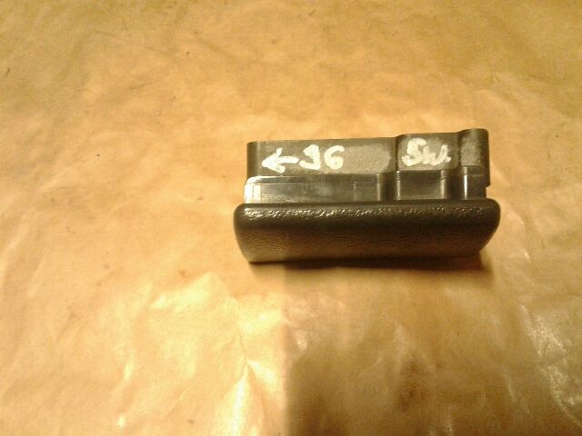 bontott SUZUKI SWIFT II Kesztyűtartó Nyitó Kar / Gomb