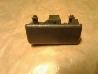 bontott SUZUKI SWIFT II Kesztyűtartó Nyitó Kar / Gomb