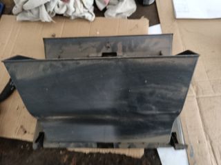 bontott SUZUKI SWIFT II Kesztyűtartó