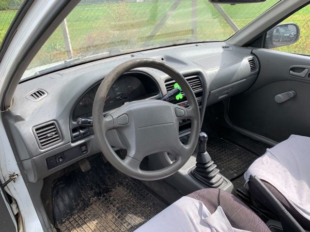 bontott SUZUKI SWIFT II Kesztyűtartó