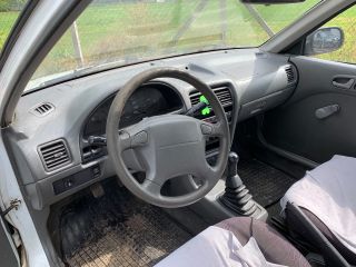 bontott SUZUKI SWIFT II Kesztyűtartó