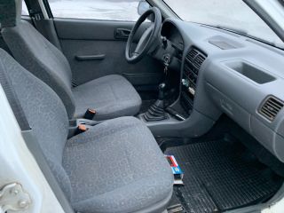 bontott SUZUKI SWIFT II Kesztyűtartó