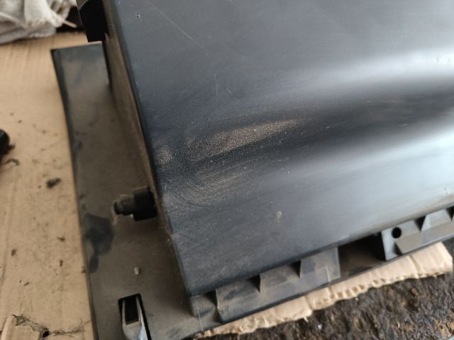 bontott SUZUKI SWIFT II Kesztyűtartó