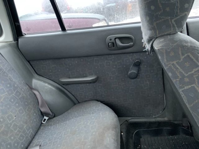 bontott SUZUKI SWIFT II Kesztyűtartó