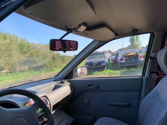 bontott SUZUKI SWIFT II Kesztyűtartó