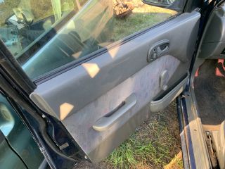 bontott SUZUKI SWIFT II Kesztyűtartó