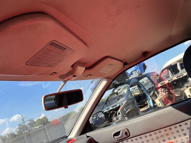 bontott SUZUKI SWIFT II Kesztyűtartó