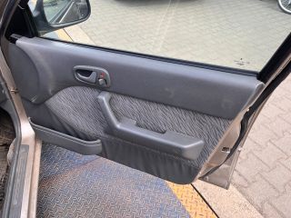 bontott SUZUKI SWIFT II Kesztyűtartó