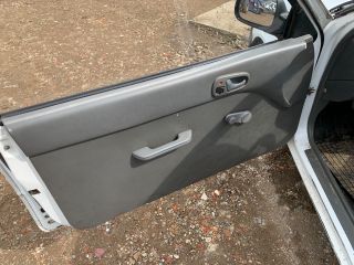 bontott SUZUKI SWIFT II Kesztyűtartó