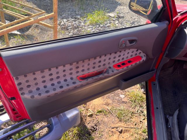 bontott SUZUKI SWIFT II Kesztyűtartó