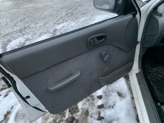 bontott SUZUKI SWIFT II Kesztyűtartó