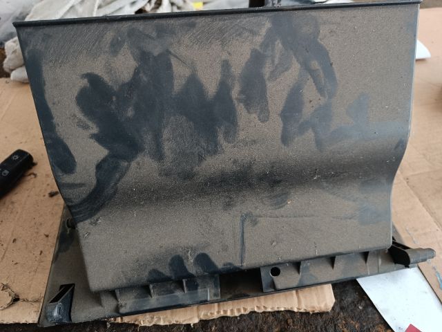 bontott SUZUKI SWIFT II Kesztyűtartó