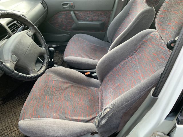 bontott SUZUKI SWIFT II Kesztyűtartó