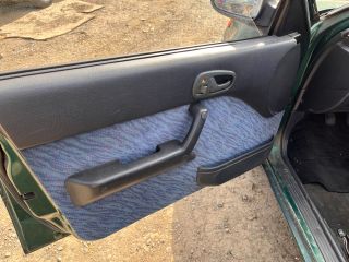 bontott SUZUKI SWIFT II Kesztyűtartó