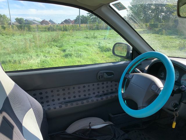 bontott SUZUKI SWIFT II Kesztyűtartó