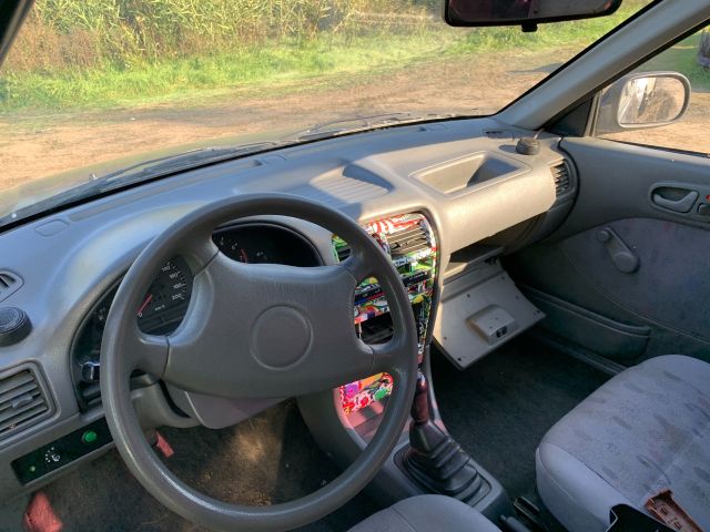 bontott SUZUKI SWIFT II Kesztyűtartó