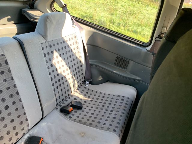 bontott SUZUKI SWIFT II Kesztyűtartó