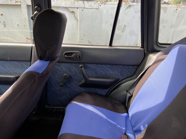 bontott SUZUKI SWIFT II Kesztyűtartó