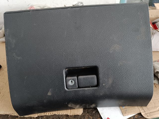 bontott SUZUKI SWIFT II Kesztyűtartó