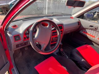 bontott SUZUKI SWIFT II Kesztyűtartó