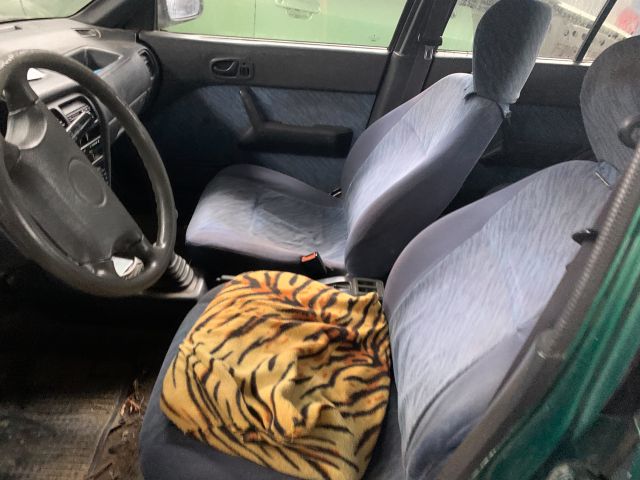 bontott SUZUKI SWIFT II Kesztyűtartó