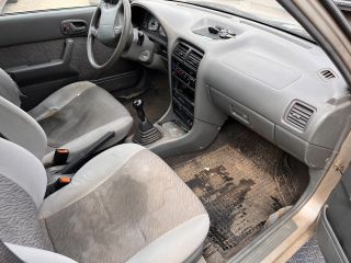 bontott SUZUKI SWIFT II Kesztyűtartó