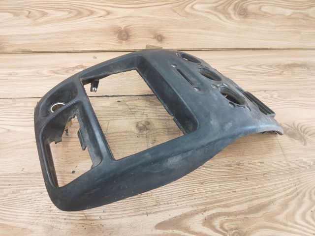 bontott SUZUKI SWIFT II Középkonzol Keret