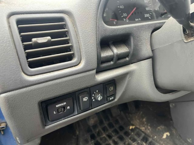 bontott SUZUKI SWIFT II Középkonzol Keret